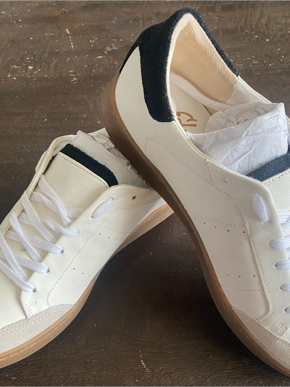 Sam Edelman Women’s Classic White Leather Sneakers with Black Heel Accent Size 9